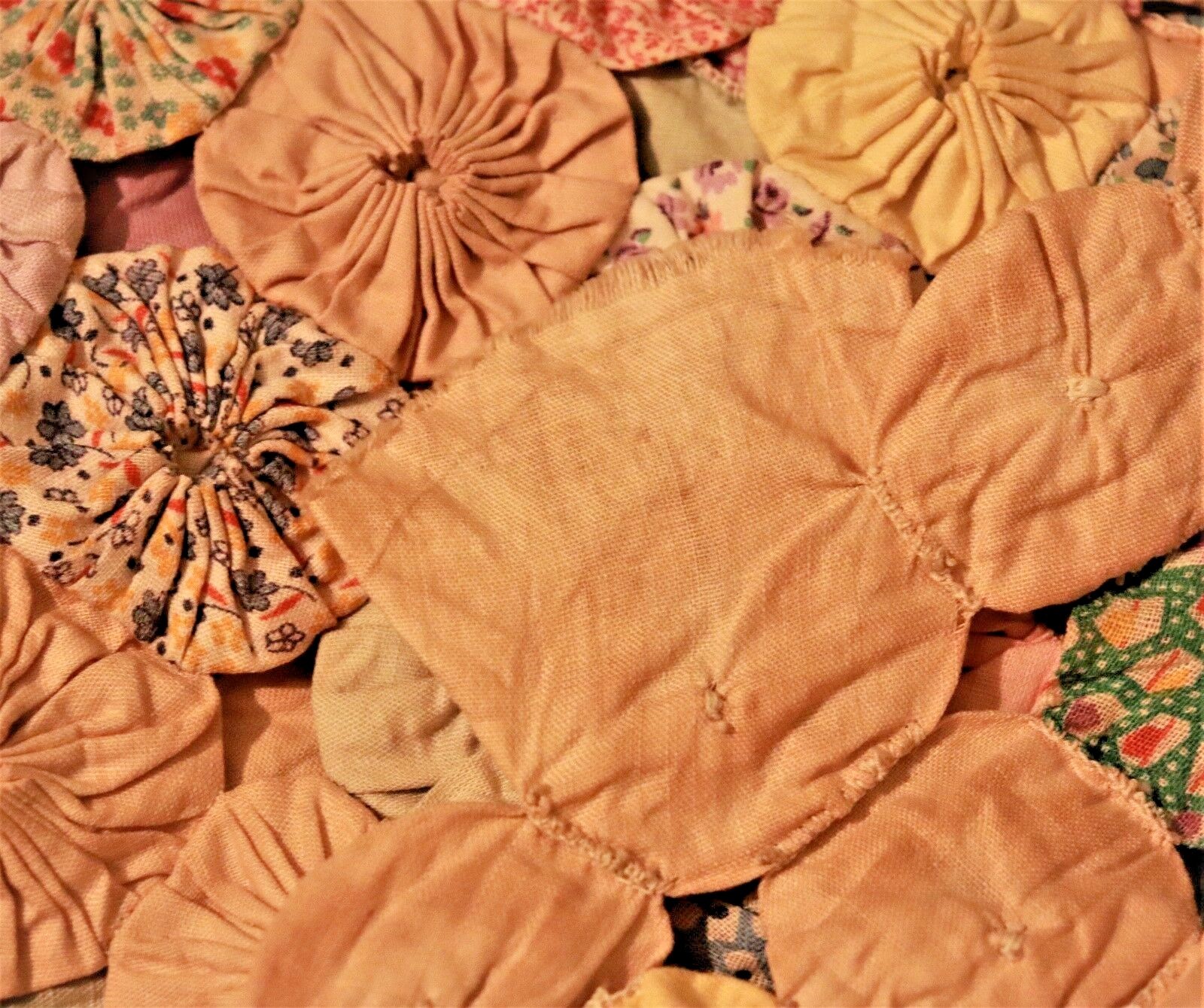 Vintage YOYO Quilt in pastel colors 1920's  /30's