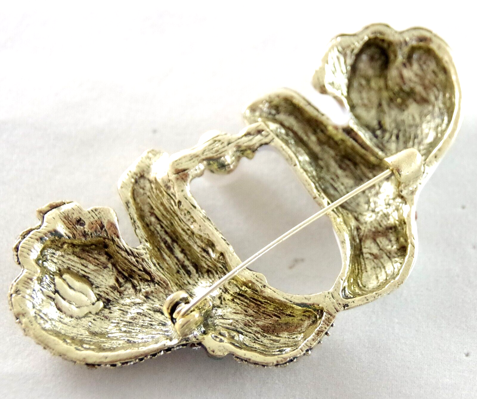 3 1/8" UNSIGNED HEIDI DAUS STYLE POLAR BEAR KISS CRYSTAL RHINESTONE PEARL BROOCH