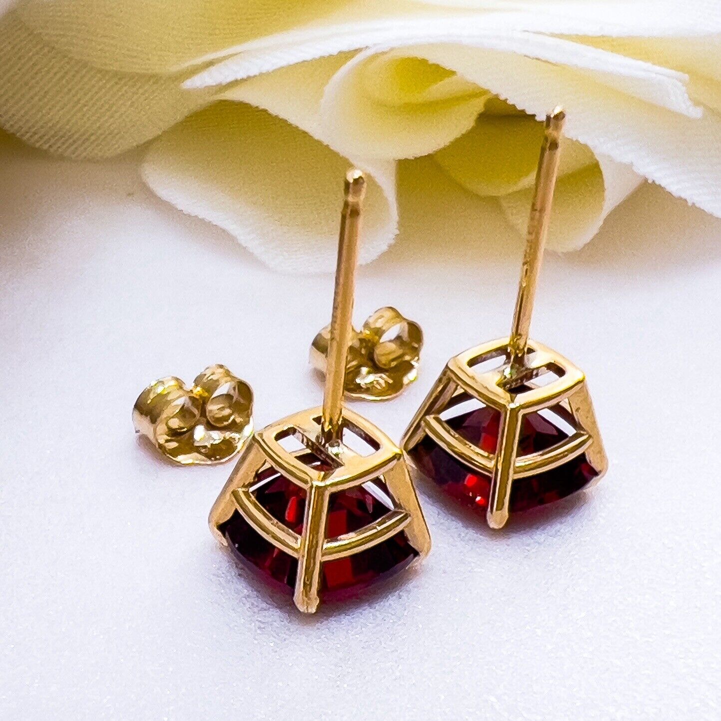 Solid 10k Yellow Gold Genuine Garnet 6mm Stud Earrings, New - Picture 2 of 12