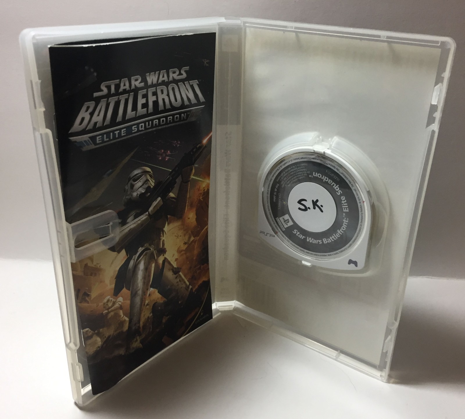 2 Game PSP Lot - Star Wars Battlefront & Assassin's Creed Bloodlines - Complete