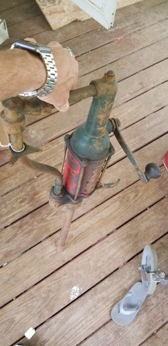 ANTIQUE GAS/OIL PUMP BENNETT HEAVY METAL WORKS authentic original rare red&green