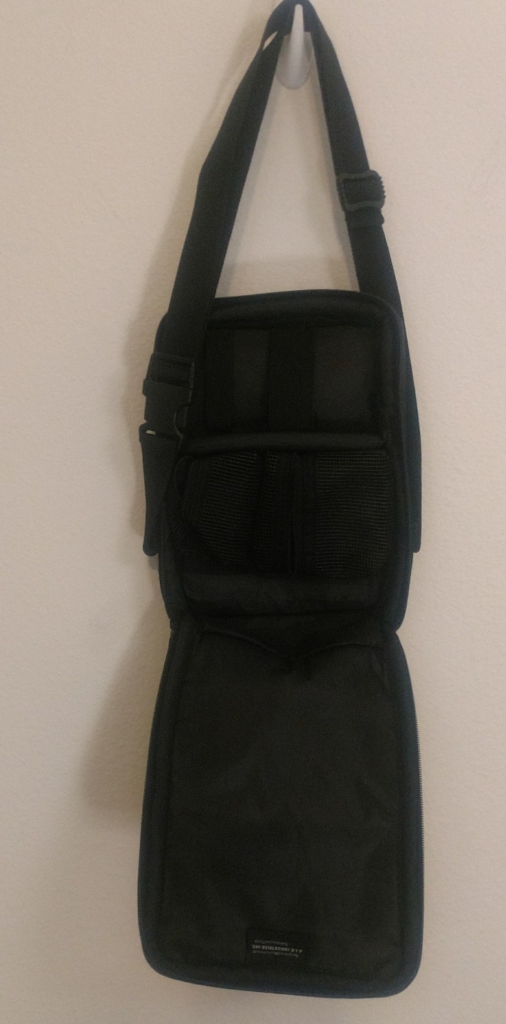 Nintendo DS Carry Case 7 x 9 x 2 inch adjustable strap black gray