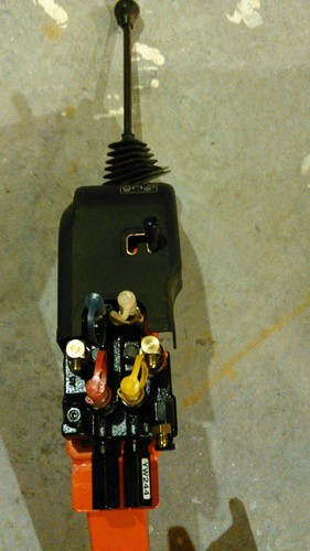 Kubota Loader Control Valve Part # B2099-1 new take off oem  YW244 LA401 LA402