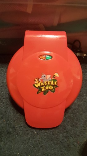 2012 Waffle Zoo Waffle Maker Animal Shaped Waffles Giraffe, Lion, Elephant
