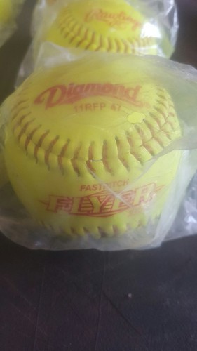 LOT of 5 Rawlings Fast Pitch Softballs & 1 Diamond Fast Pitch Flyer