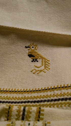 4 Cotton Napkins & 4 Placemats MID CENTURY GOLDS BIRDS FRAYED EDGES EMBROIDERED