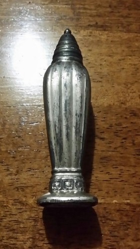 Antique Queen Elizabeth 560 Salt & Pepper shaker 1775