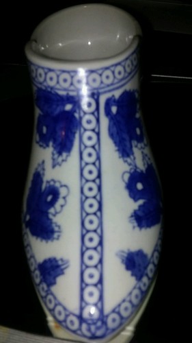 VINTAGE BLUE AND WHITE VICTORIAN PORCELAIN SHOE VASE