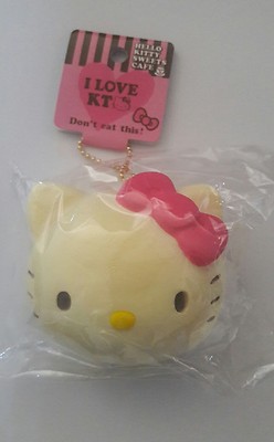 Licensed Hello Kitty Bread Face Bun Squishy (White)