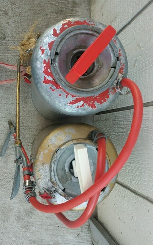 Vintage Hudson 2 gallon Metal Tank Garden/Lawn Hand Pump Sprayer Lot Of 2