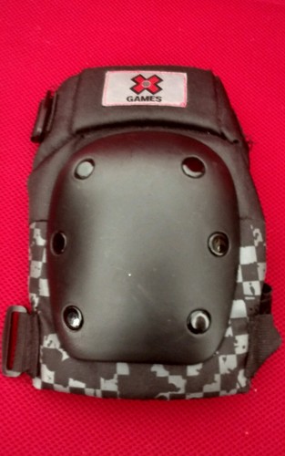 X Games Gear Landing Pad Protective Pad Set Black.(see description)