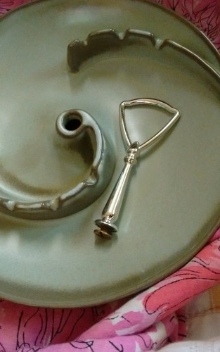 Frankoma pottery  #30 ashtray with handle prairie green