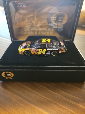 Jeff Gordon #24 DuPont/Wizard of OZ 1:64 Scale 2004 Monte Carlo Elite 1 of 1200