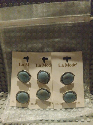 Vintage Plastic Buttons, 6 Fashionable Buttons, La Mode, Sky Blue
