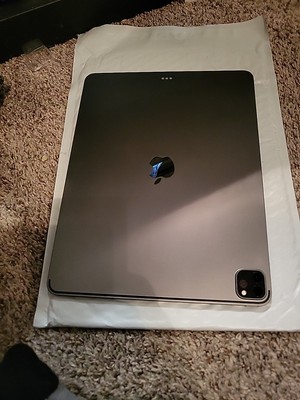 Apple iPad Pro 4th gen A2229 - 128GB, Wi-Fi, 12.9 in - Gray