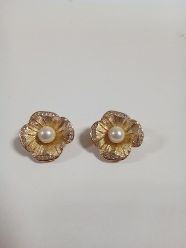 Christian Dior　フラワーモチーフブローチ　ヴィンテージ　ビジュー CHRISTIAN DIOR Vintage Flower Crystal Brooch - Etsy