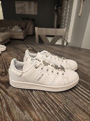 Adidas Stan Smith x Peter Pan x Tinker Bell Disney Shoes Youth Size 4 Womens...