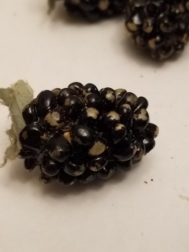 11.9.1) Vtg Presto Quart Jar w/ Handmade blackberries made from corn kernels