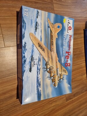 Amodel 1/72 72155 Petlyakov Pe-8 Polar Aviation Model Kit SR