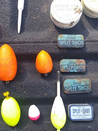 vintage ideal split shot and pfleuger hooks tin corks bobbers large fishing lot
