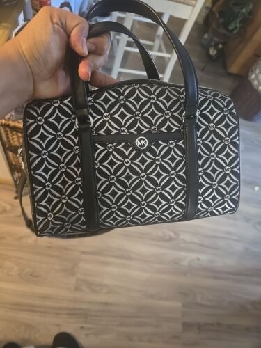 Michael Kors Jet Set Travel Medium Duffle Satchel Crossbody Michael Kors Jet Set Travel Medium Duffle Satchel Crossbody