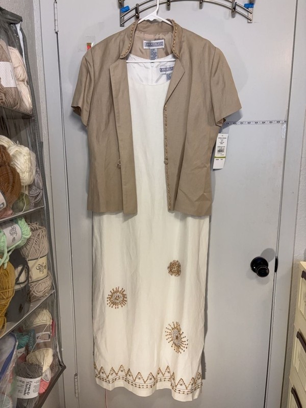 P1: Jessica Howard  2PC Party Dress off White Beaded 14