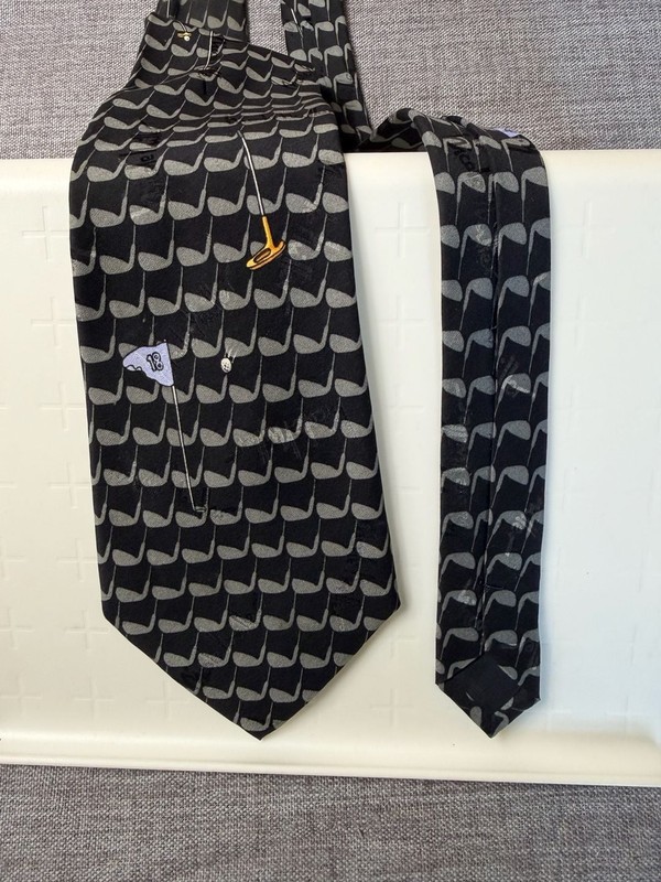 Vintage 1995 Nicole Miller 100% Silk Golf Themed Necktie