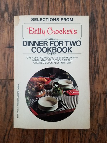 LOT OF 8 COOKBOOKS BLENDING RARE BUDGET BETTY CROCKER FAMILY CIRCLE MICROWAVE