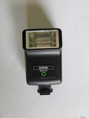   Sunpak Auto 221D Electronic Flash Dedicated for Minolta Cameras Tested
