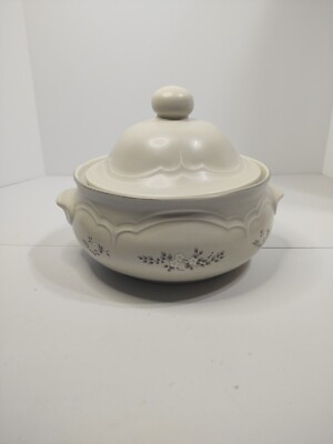 Vintage Pfaltzgraff Heirloom 8'' diameter 2 qt Casserole Bowl w/Lid 315