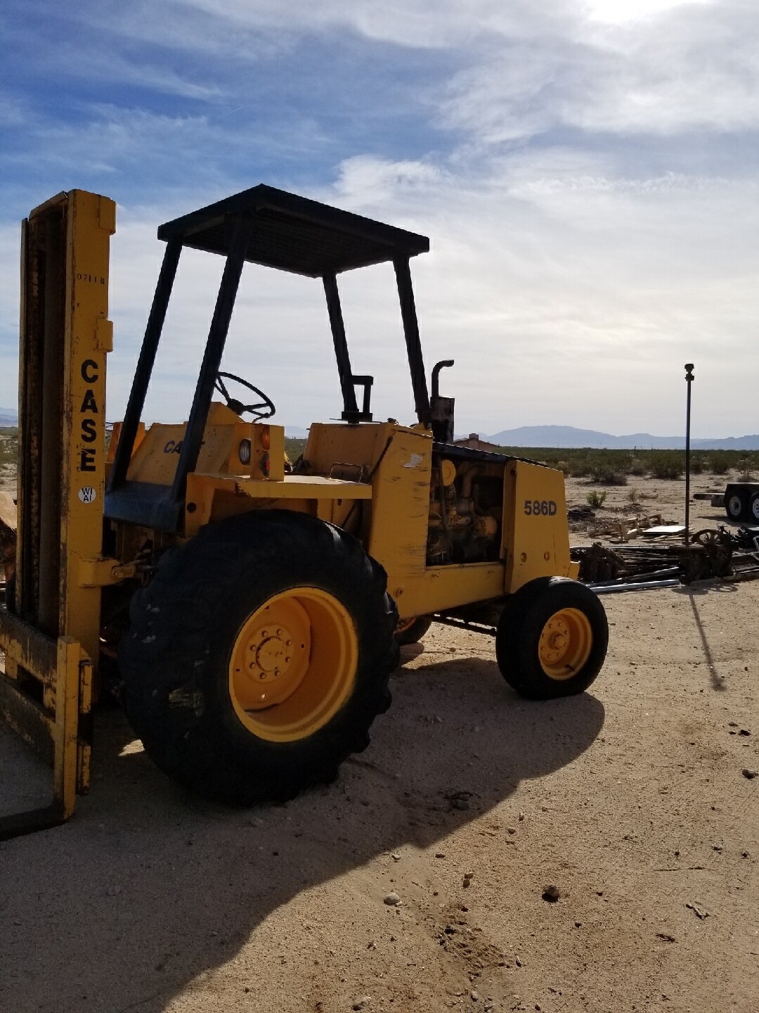 Case 586D Rough Terrain Forklift  6000 lb capacity