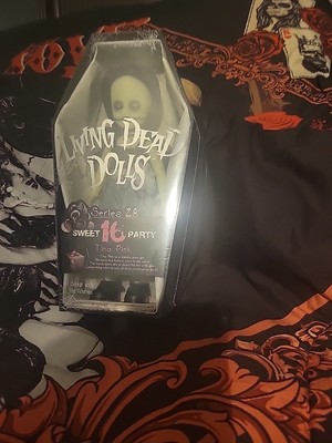 living dead dolls beelzebub リビングデッドドールズ Amazon.co