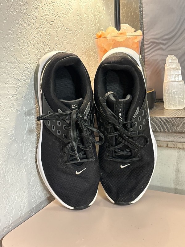 I: Nike Air Max Bella TR 4 Women's Training Shoes Black White Size 8.5