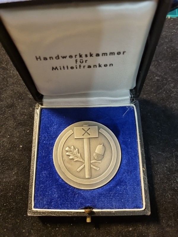 Silbermedaille Ehrenmedaille Der Handwerkskammer --Mittelfranken-- 