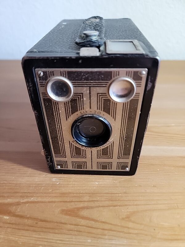 Kodak Brownie Jr Six-20  Box Camera Vintage  Art Deco Style (mm)