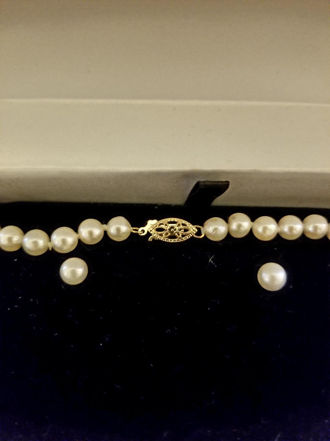 GENUINE PEARL NECKLACE AND EARRIING SET IN 14 K YELLOW GOLD