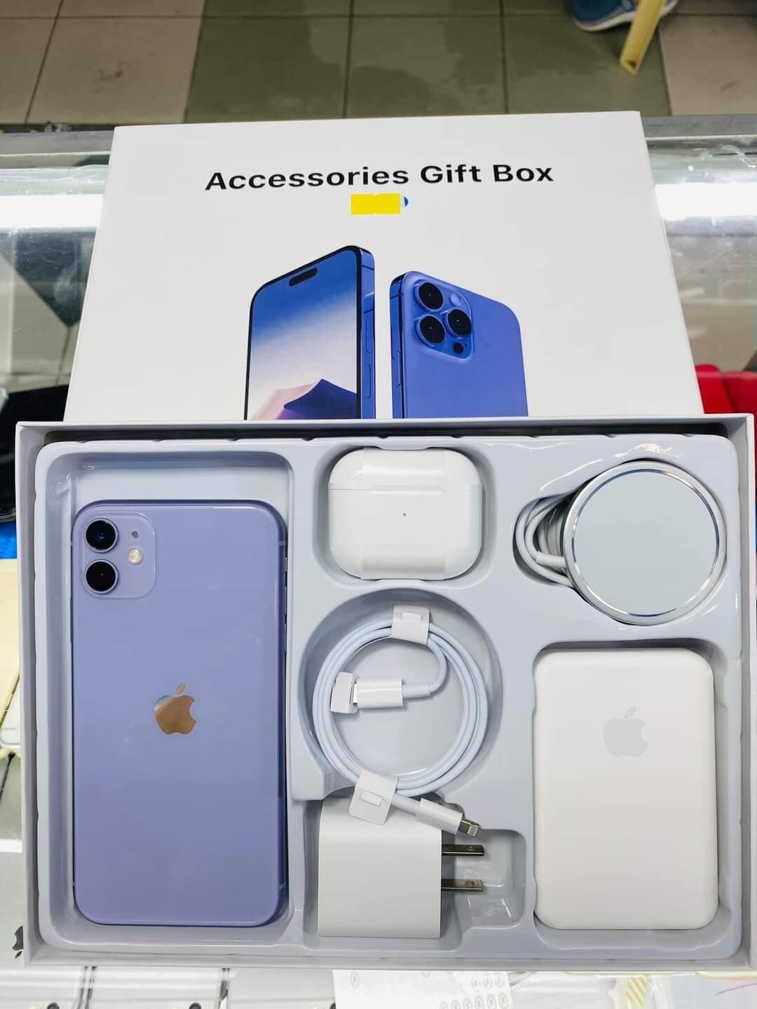 iPhone 箱 （USED Apple iPhone 11 64GB Gift Box Set - Factory