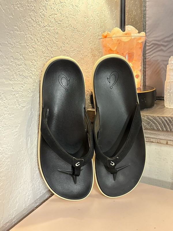 I: OluKai Nu'a Pi'o Women's Flip-Flops Black Size 7