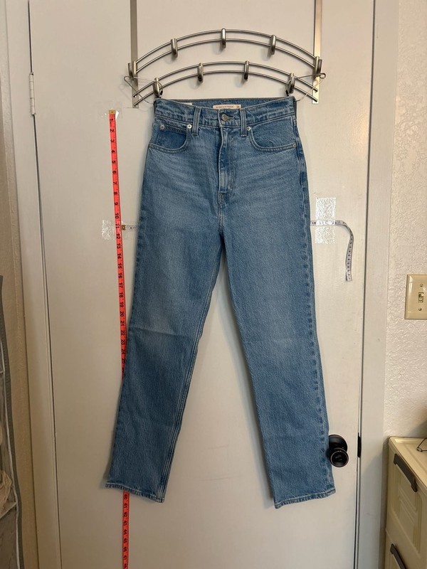 Levi's Premium 70s High Slim Straight Jeans in Light Wash Blue Size 25
