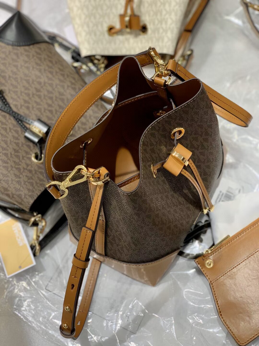 MICHAEL KORS GENUINE MICHAEL KORS MERCER GALLERY BUCKET SHOULDER BAG BROWN SALES