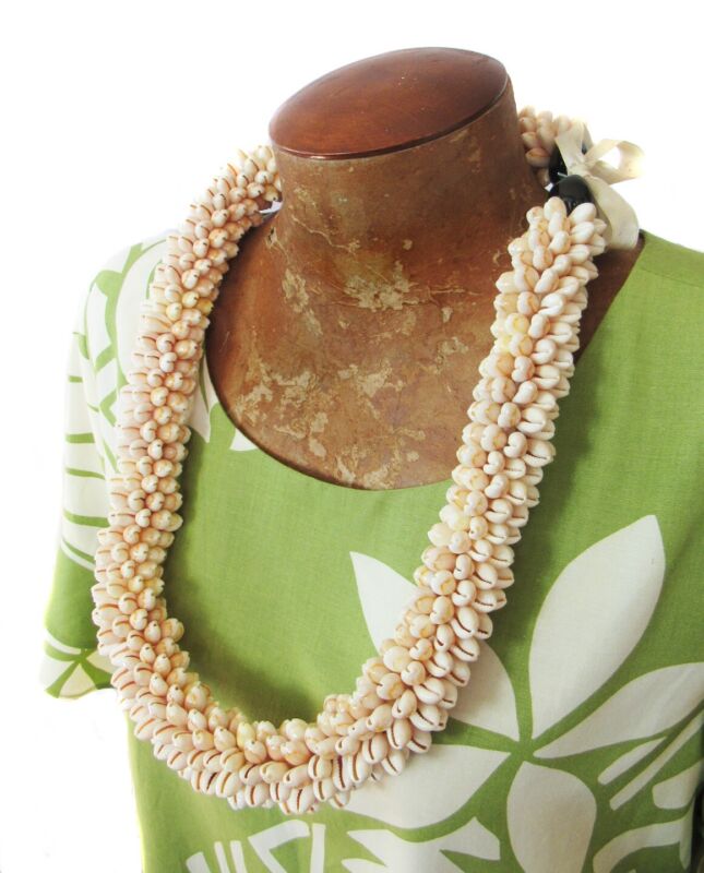 Vintage Style Hawaiian Thick Light Beige Cowrie Sea Shell Lei Necklace 30"  NEW