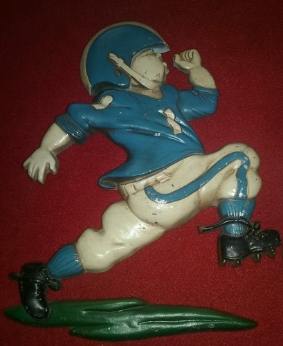 2 Vintage HOMCO 1976 Metal Football Players Wall Hanging Plaques 1254