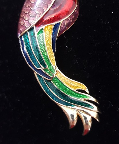 Parrot Macaw Bird Pin Brooch Gold Tone 3 7/8 in Bright Vibrant Colored Feathers