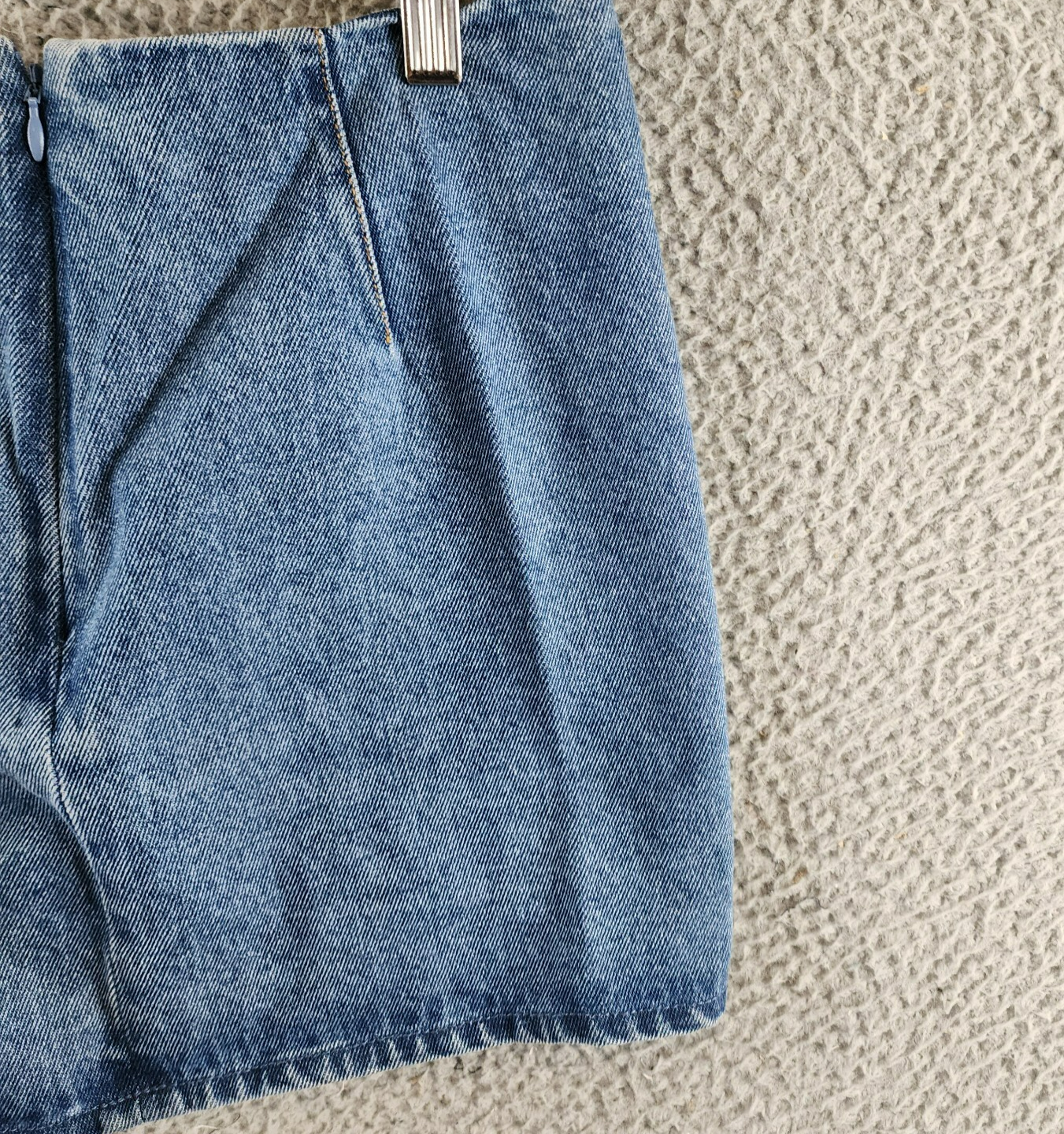 AQUA Asymmetric Ruched Front Mini Skirt Women's S Medium Wash Denim Back Zip - Picture 10 of 12