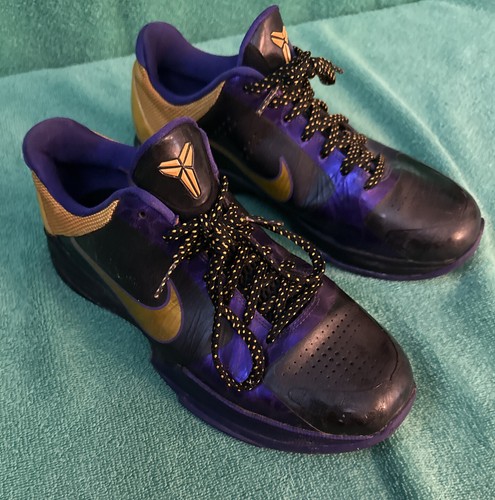 【20シリ】KOBEレデパック PURPLE GOLD SNAKESKIN NIKE Kobe Bryant Throw Back L A LAKERS Purple Gold Sneakers