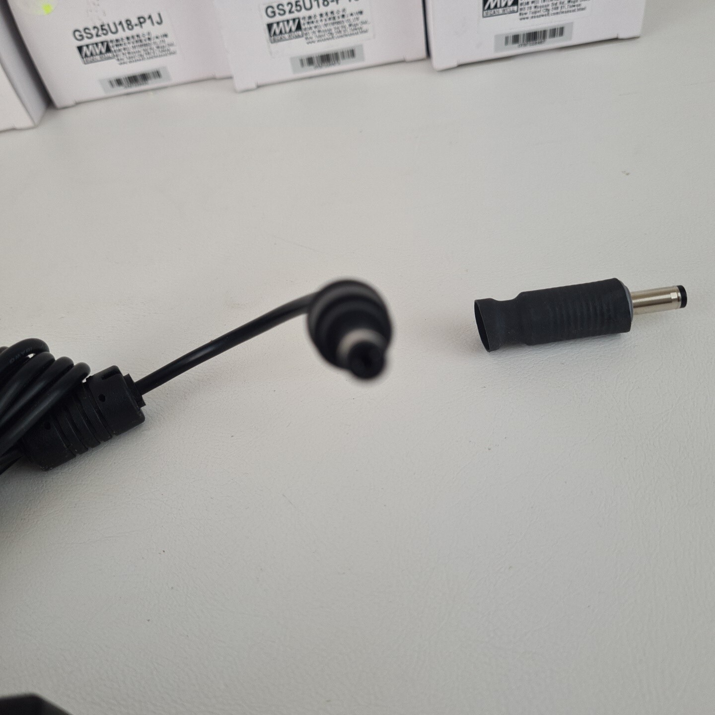 🚨 MW Mean Well AC/DC Switching Adapter Power Supply 18V, 1.38A, 25W Max, 0.7A - Picture 4 of 8