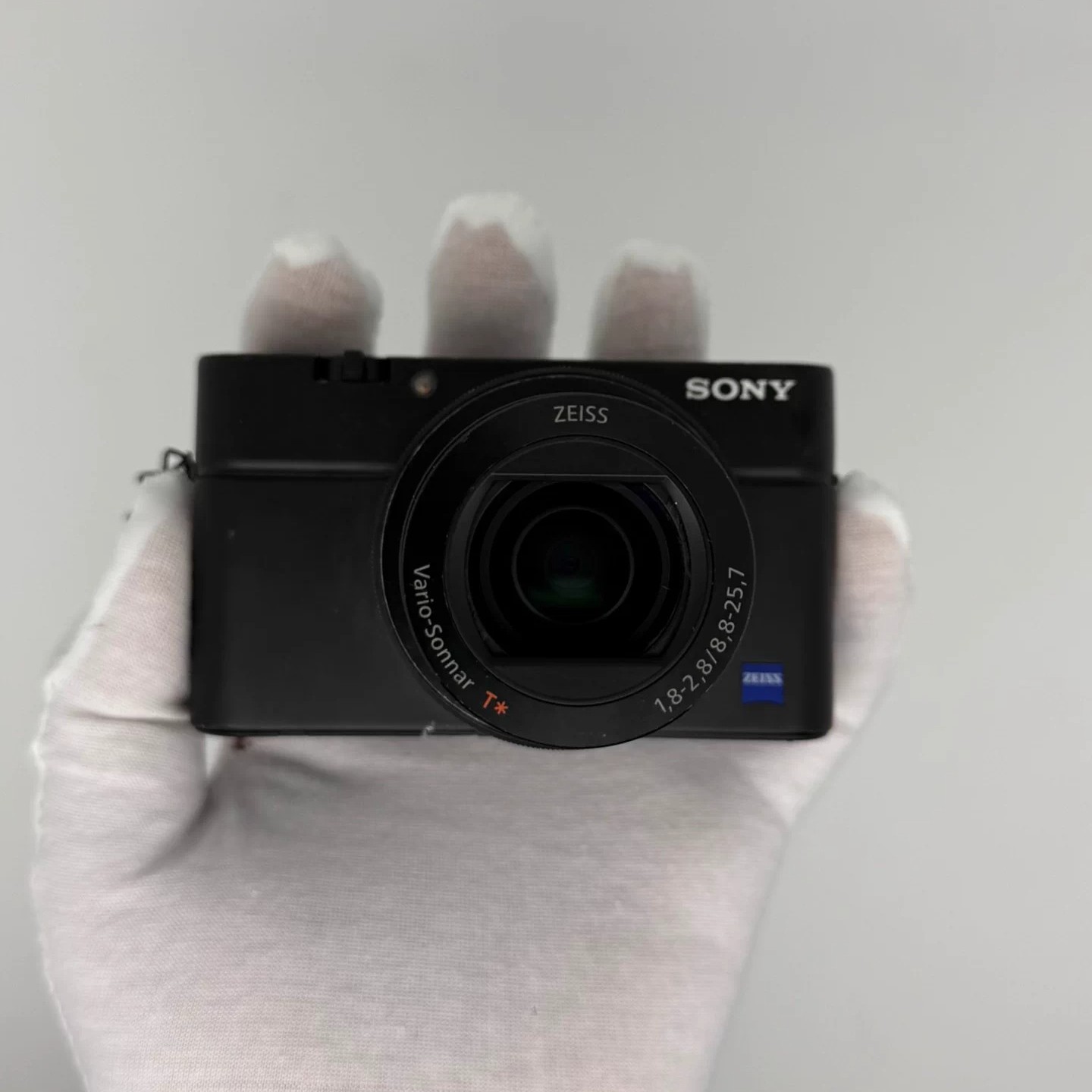 Sony DSC-RX100 III RX100M3 Digital Camera 20.1 MP Tiltable Screen