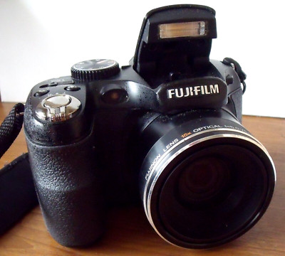 FujiFilm FinePix S1600 12.2MP 15x Zoom SLR Style Bridge Camera Fully Tested Exc