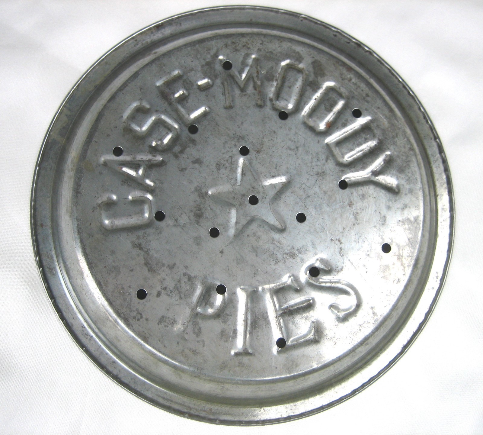 CASE - MOODY PIES VINTAGE PIE TIN - 9