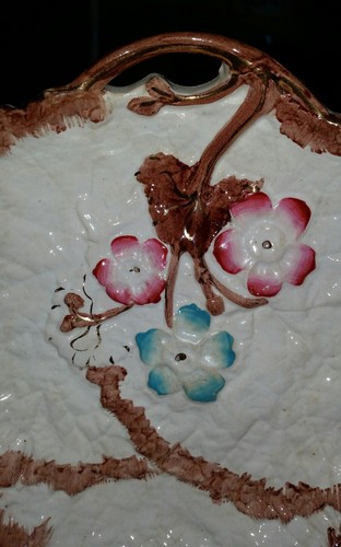 ENGLISH ANTIQUE 19C TEXTURED MAJOLICA LARGE LEAF DISH WITH FLOWERS